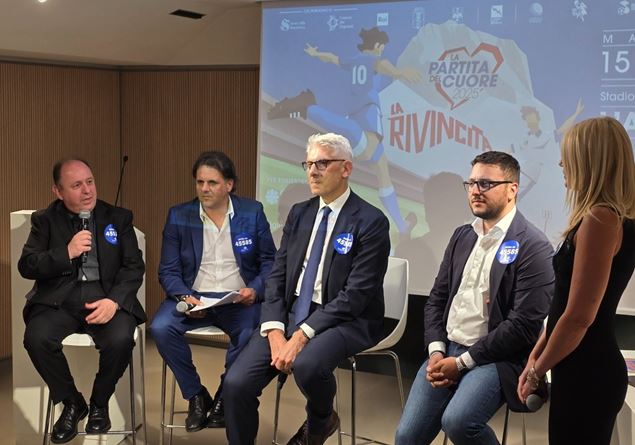 In L’Aquila the game of the heart 2025: singers and politicians in the field for the children of the Child Jesus