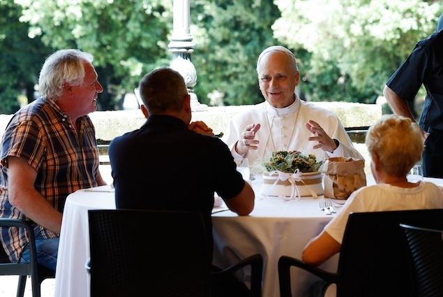Pope Leo XIV for the first time for lunch with 110 poor people at Borgo Laudato yes