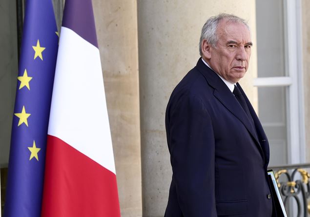 France on the verge of political chaos