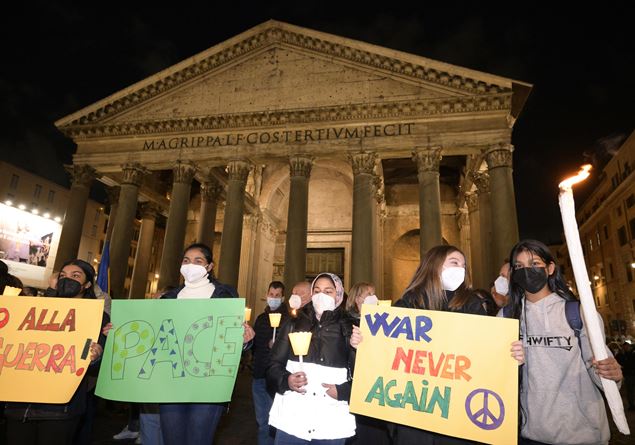 Religions for peace and flash mob at the Pantheon