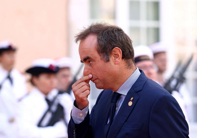 Sébastien Lecornu, loyal to Macron, becomes prime minister