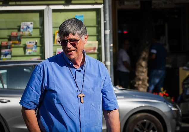 A bullet at the altar: intimidation to Don Patriciello during the children’s mass