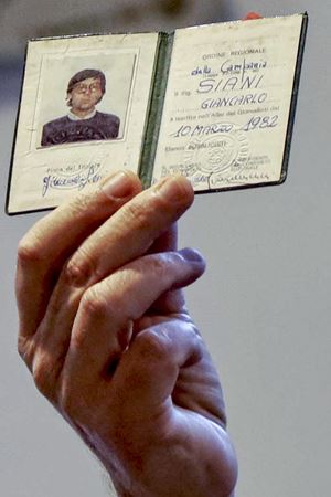 Giancarlo Siani's journalist's card who was recognized in Honorem, on the day of the 35th anniversary of the killing, by the order of journalists who delivered the card to his family, during a ceremony in Naples.